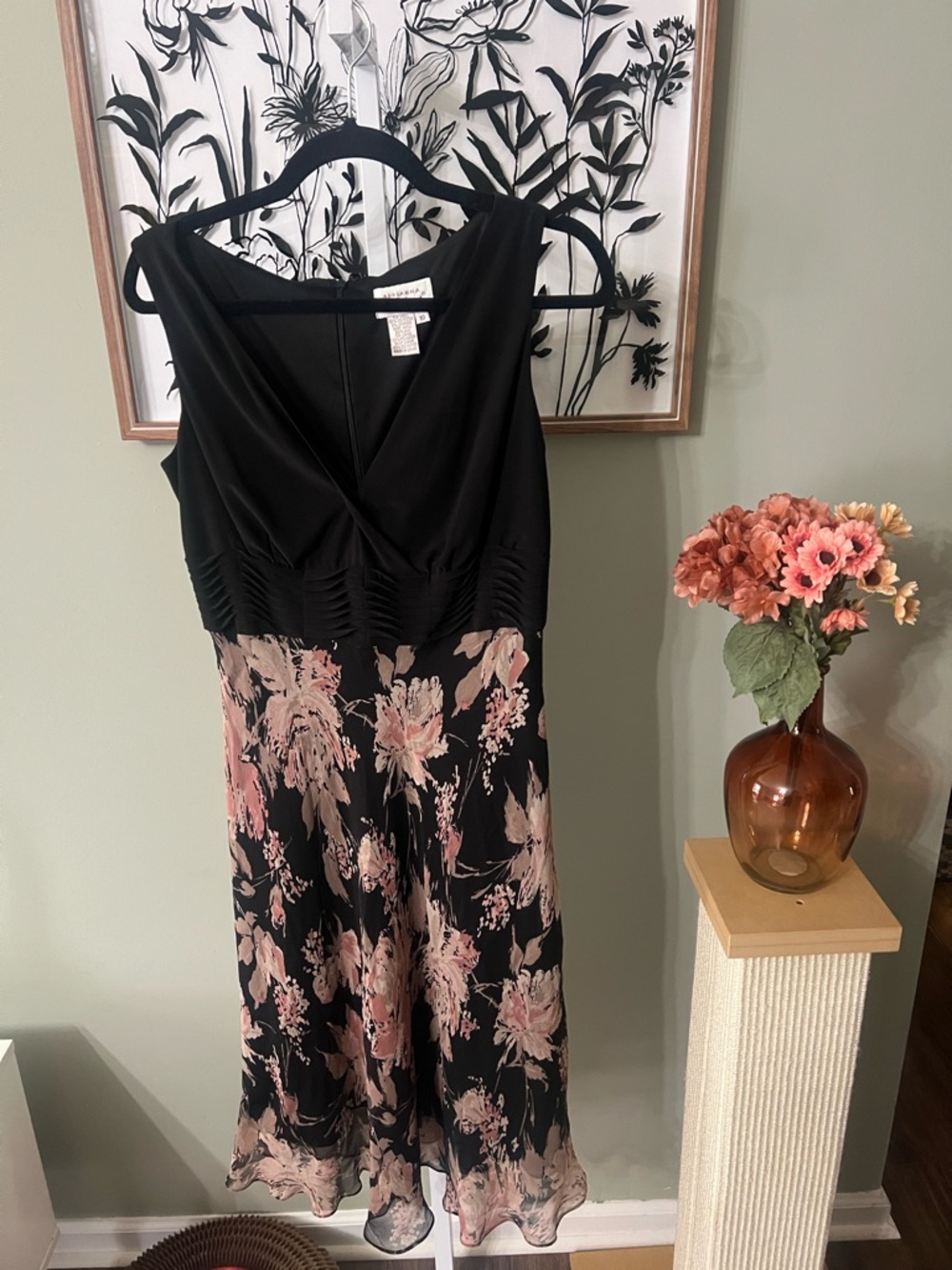 Adrianna Papell Black Floral V-Neck Silk Chiffon Lined Back Zip Formal Size 10